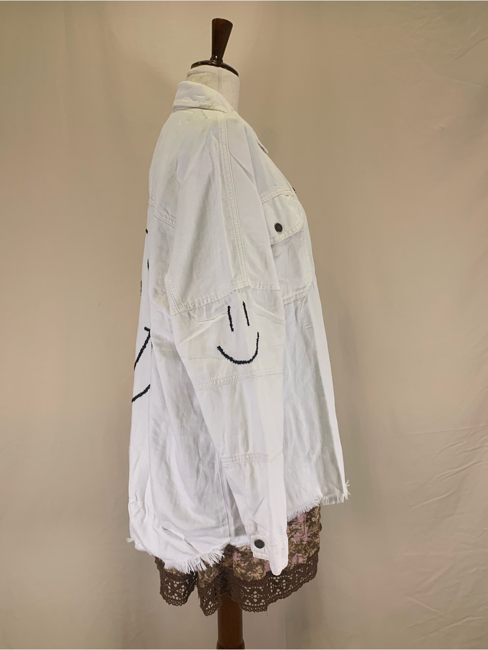 Elan Dolly Jacket, White Denim Smiley Face Shacket, Size L - Picture 2 of 7